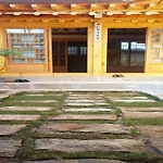 Cheong Yeon Jae Hanok Hotel